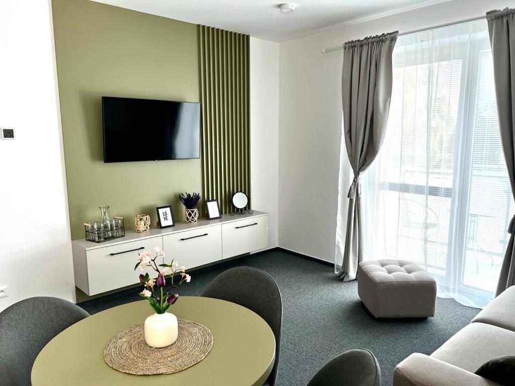 Urban Green Apartment ลิฟตอฟสกีมิคูลาช ภายนอก รูปภาพ
